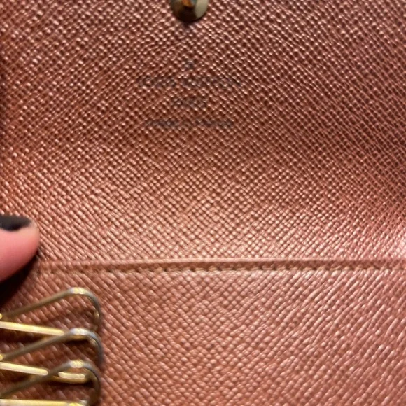 Louis Vuitton 6 Key Holder- Like New - Picture 4 of 7